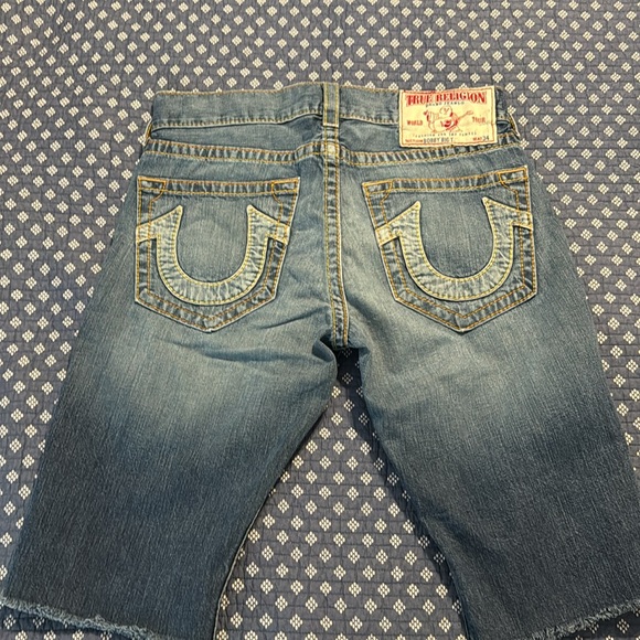 True Religion Bobby Big T Relaxed Straight Leg Jean Shorts Size 34 - Picture 6 of 8